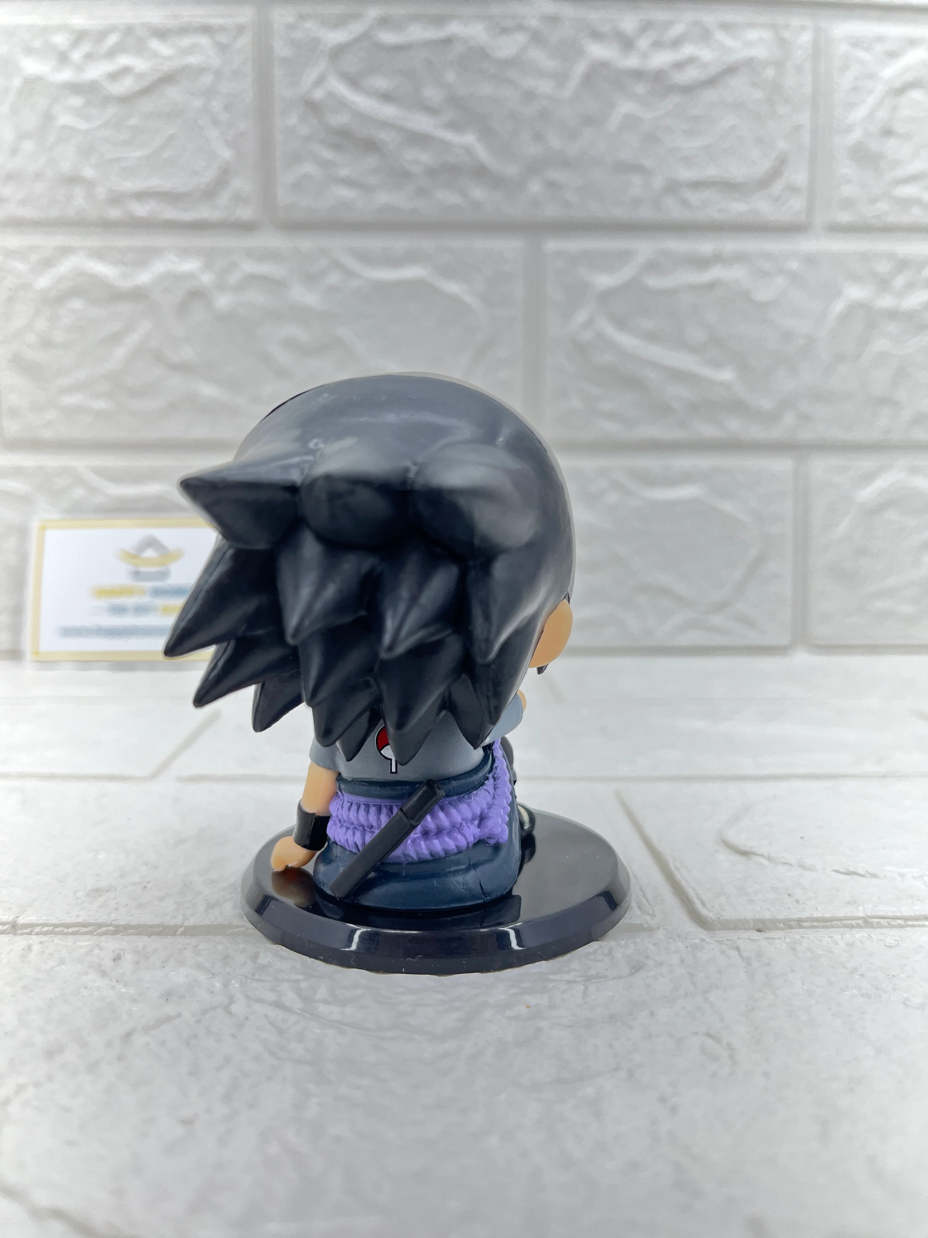 Sasuke Sitting Small Naruto Figurine - Image 2