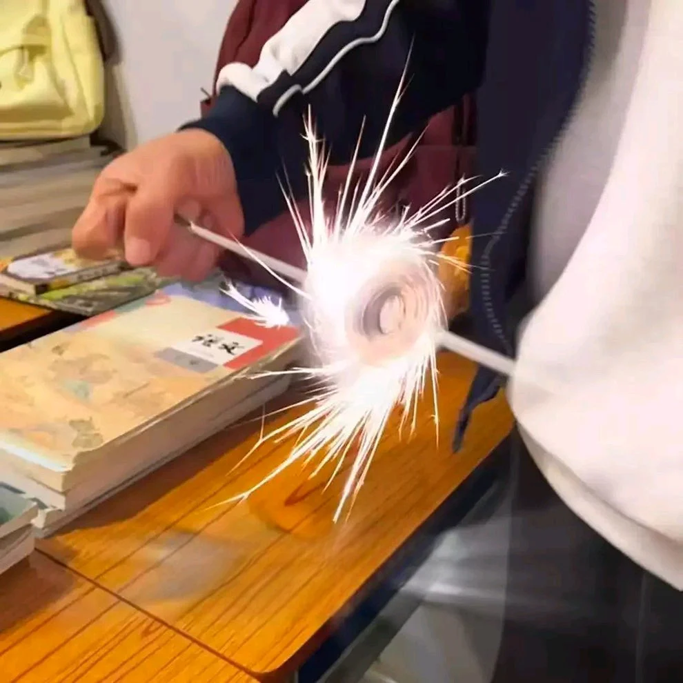 Sparking Gyro Spinner - Image 3